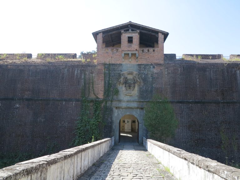 Entrata principale della Fortezza di Santa Barbara