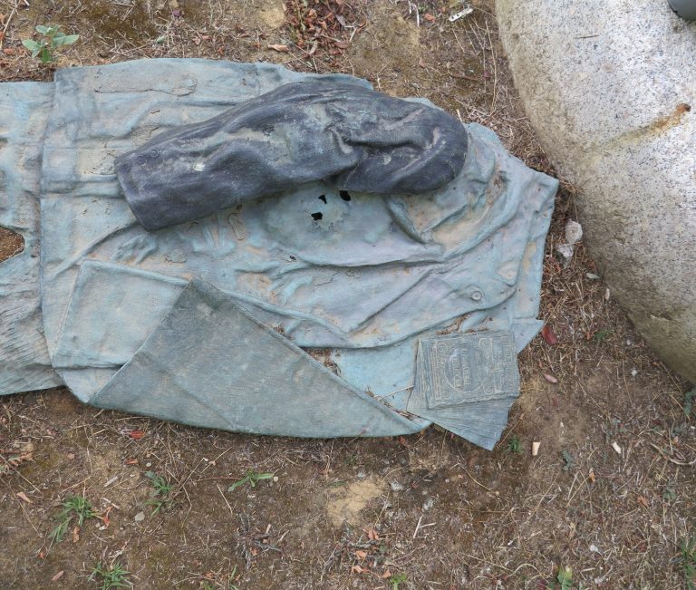Particolare del monumento