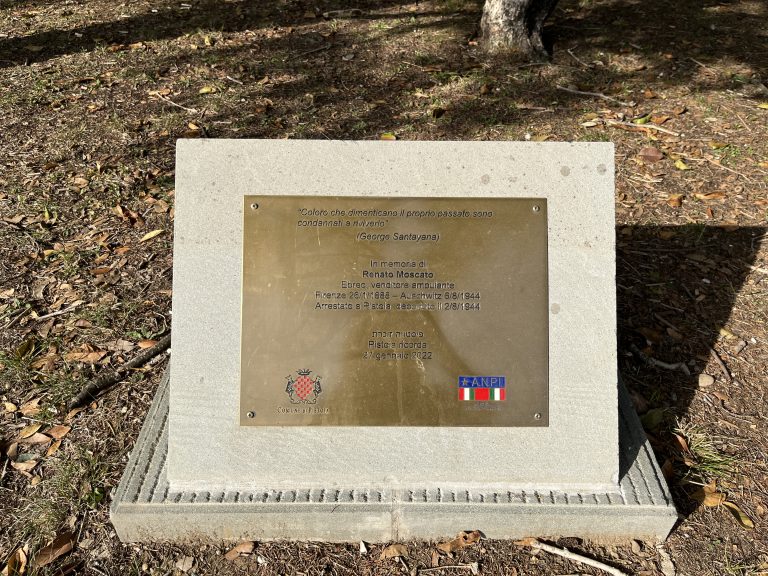 La targa a Renato Moscato, vittima della Shoah