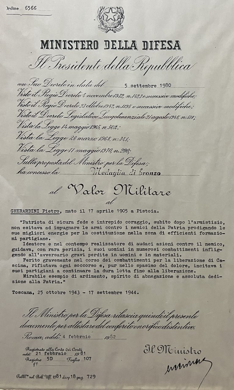 Documento attestante il riconoscimento a Pietro Gherardini della Medaglia di bronzo al Valor Militare (fonte: archivio ISRPT)