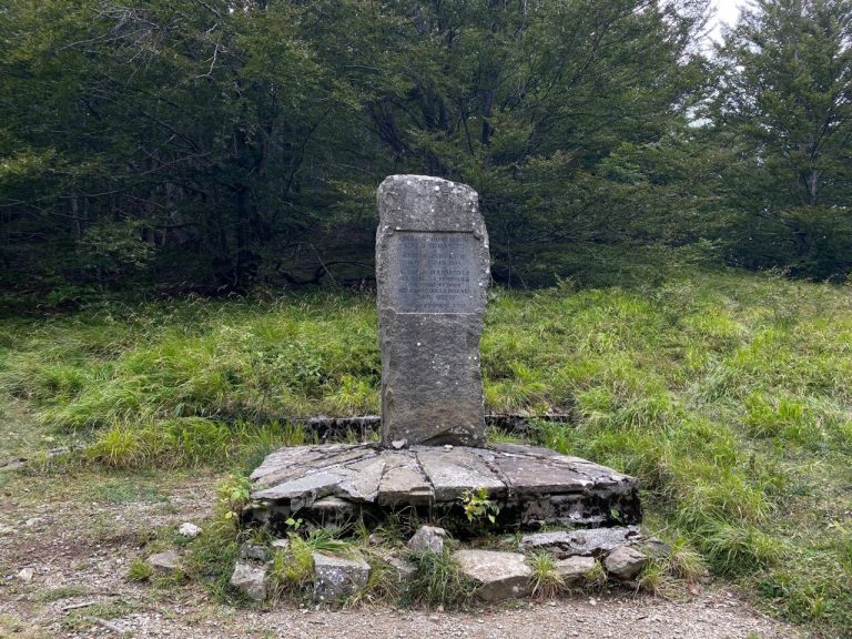 Cippo al Passo della Maceglia