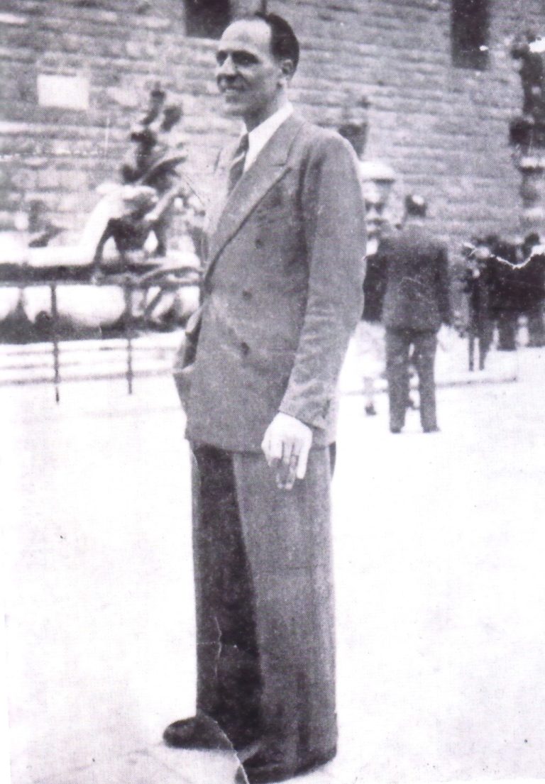 Gino Bozzi in piazza della Signoria a Firenze, Archivio Storico ISRPT