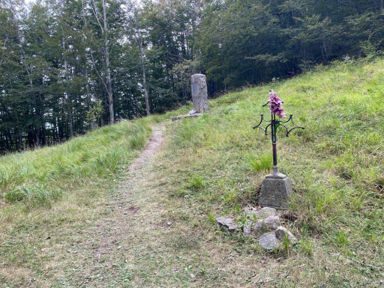 Cippo al Passo della Maceglia
