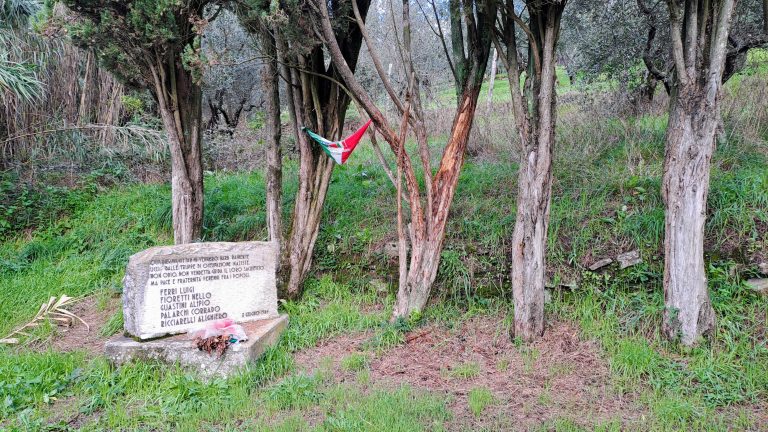Cippo in ricordo delle cinque vittime della strage di Valdibure