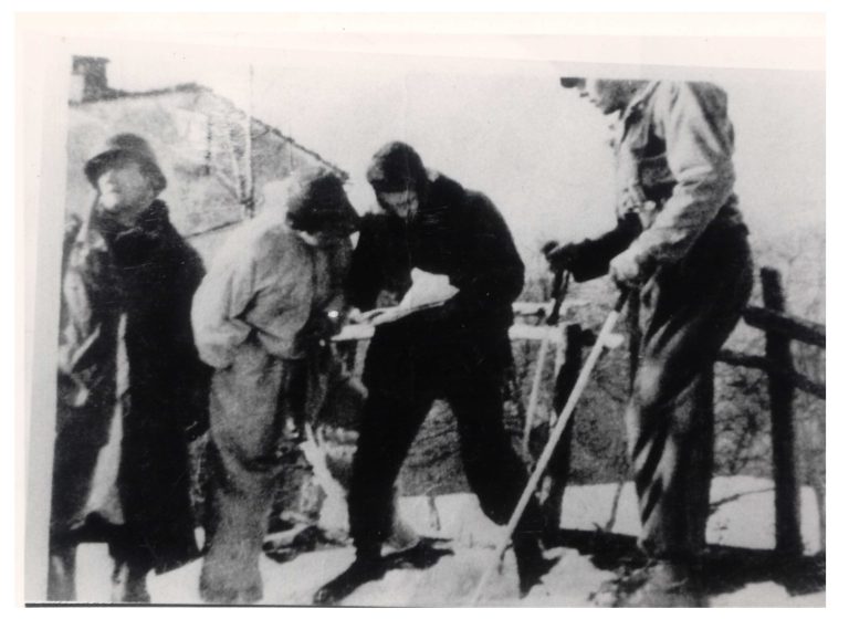 Manrico Ducceschi con ufficiali americani alle Tre potenze, Archivio storico ISRPT